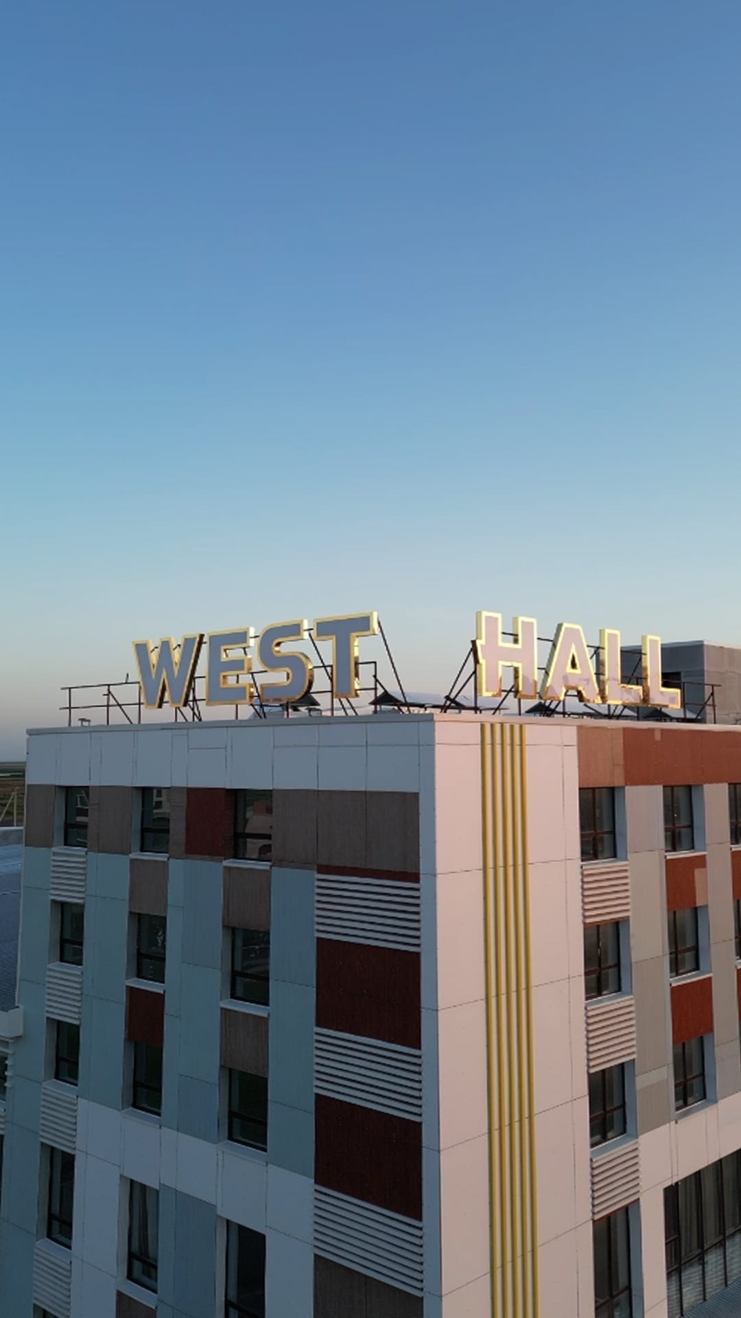 WEST HALL - Большой зал